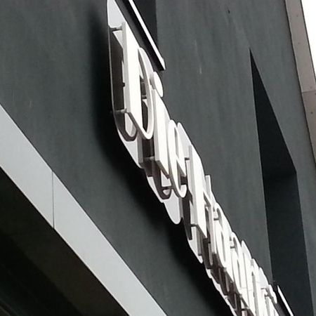 Fassadenaufschrift: Die Haarkünstler Bremen